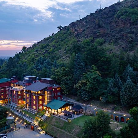 Golden Tulip Srinagar Hotel Екстериор снимка
