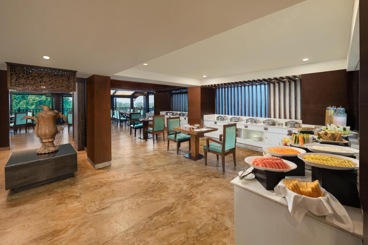 Golden Tulip Srinagar Hotel Екстериор снимка