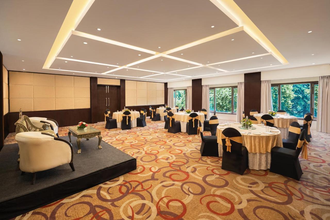 Golden Tulip Srinagar Hotel Екстериор снимка