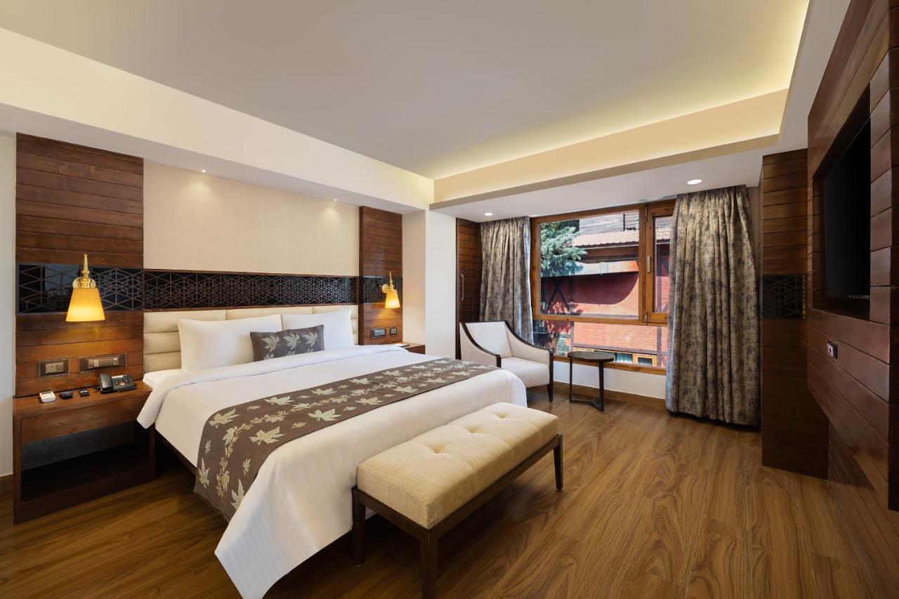 Golden Tulip Srinagar Hotel Екстериор снимка