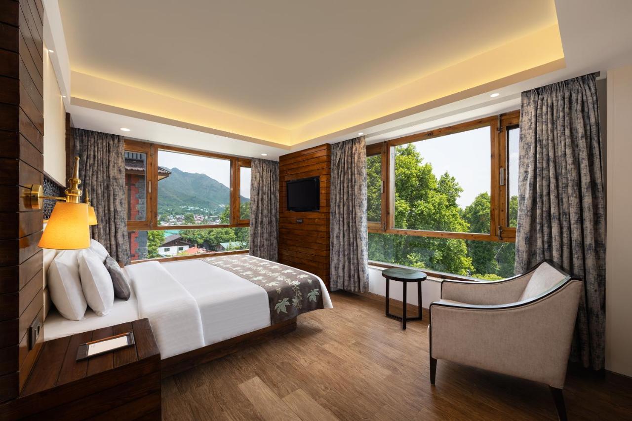 Golden Tulip Srinagar Hotel Екстериор снимка