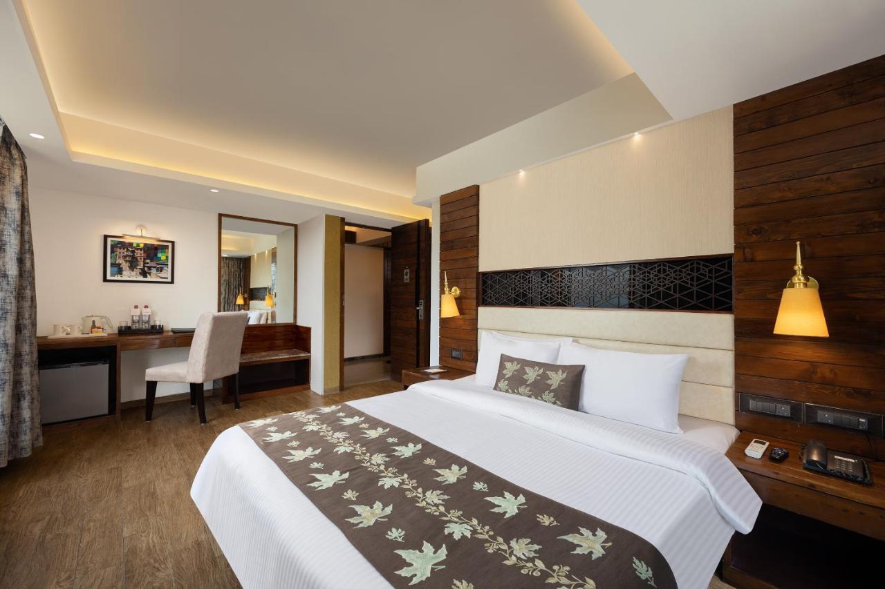 Golden Tulip Srinagar Hotel Екстериор снимка