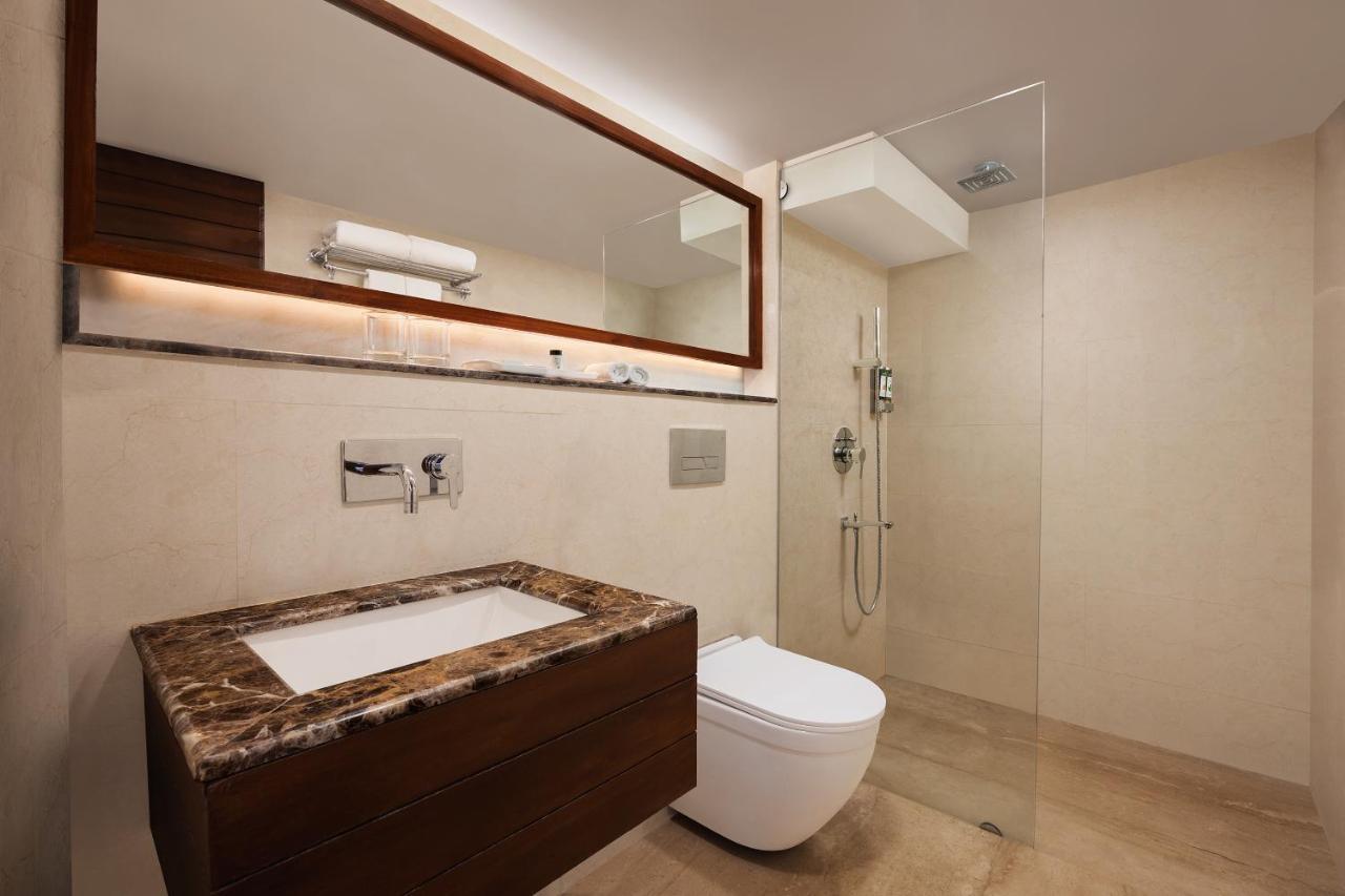 Golden Tulip Srinagar Hotel Екстериор снимка