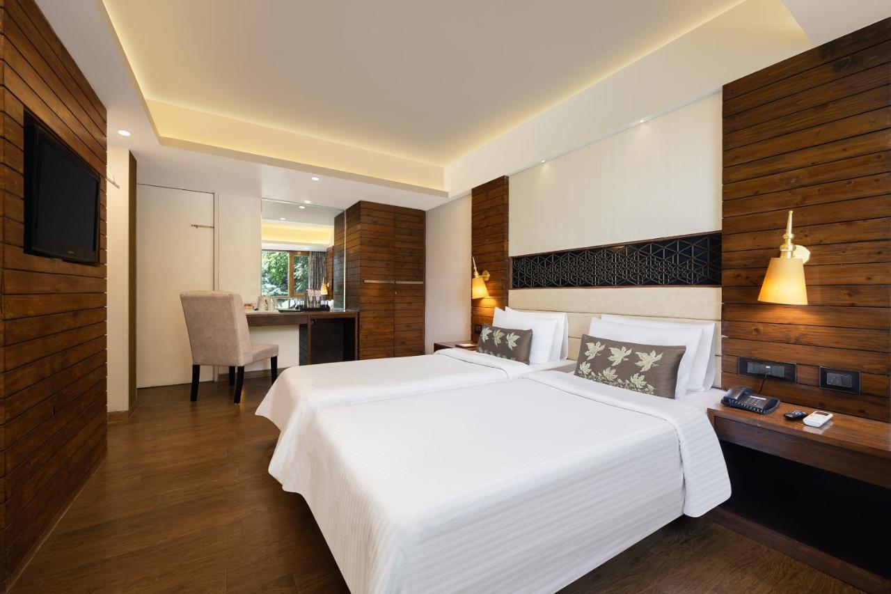 Golden Tulip Srinagar Hotel Екстериор снимка