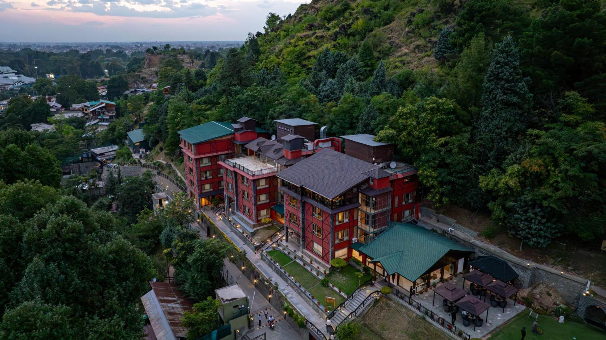 Golden Tulip Srinagar Hotel Екстериор снимка