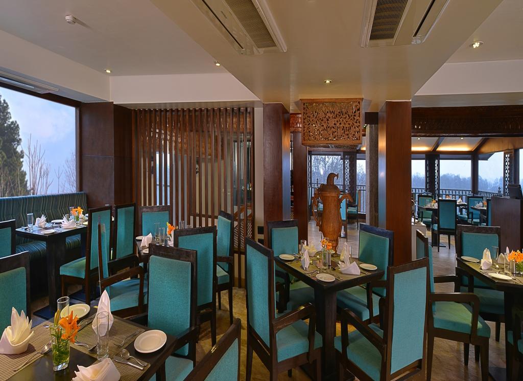 Golden Tulip Srinagar Hotel Екстериор снимка