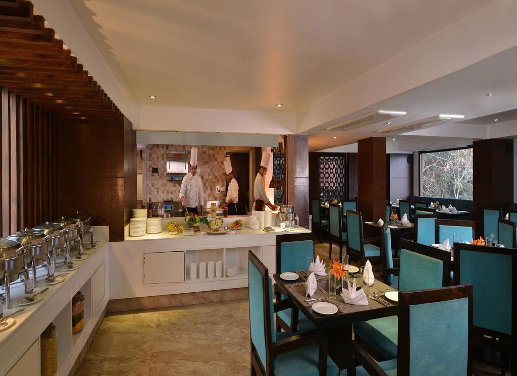 Golden Tulip Srinagar Hotel Екстериор снимка