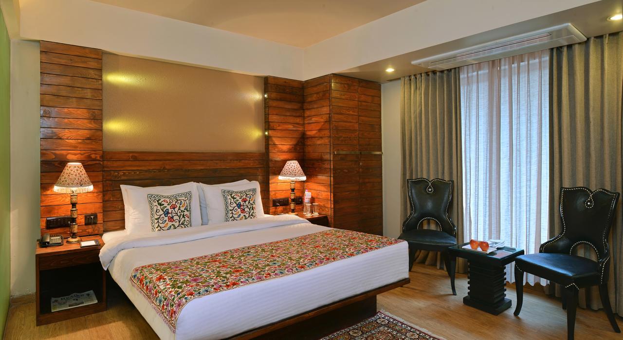 Golden Tulip Srinagar Hotel Екстериор снимка