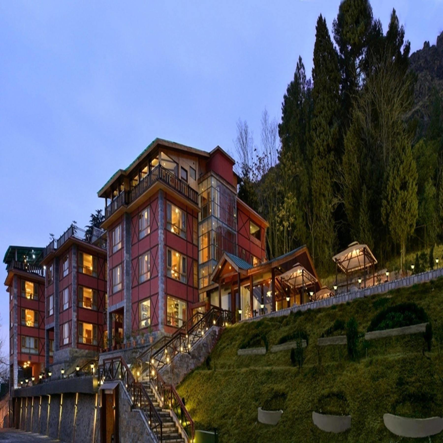Golden Tulip Srinagar Hotel Екстериор снимка