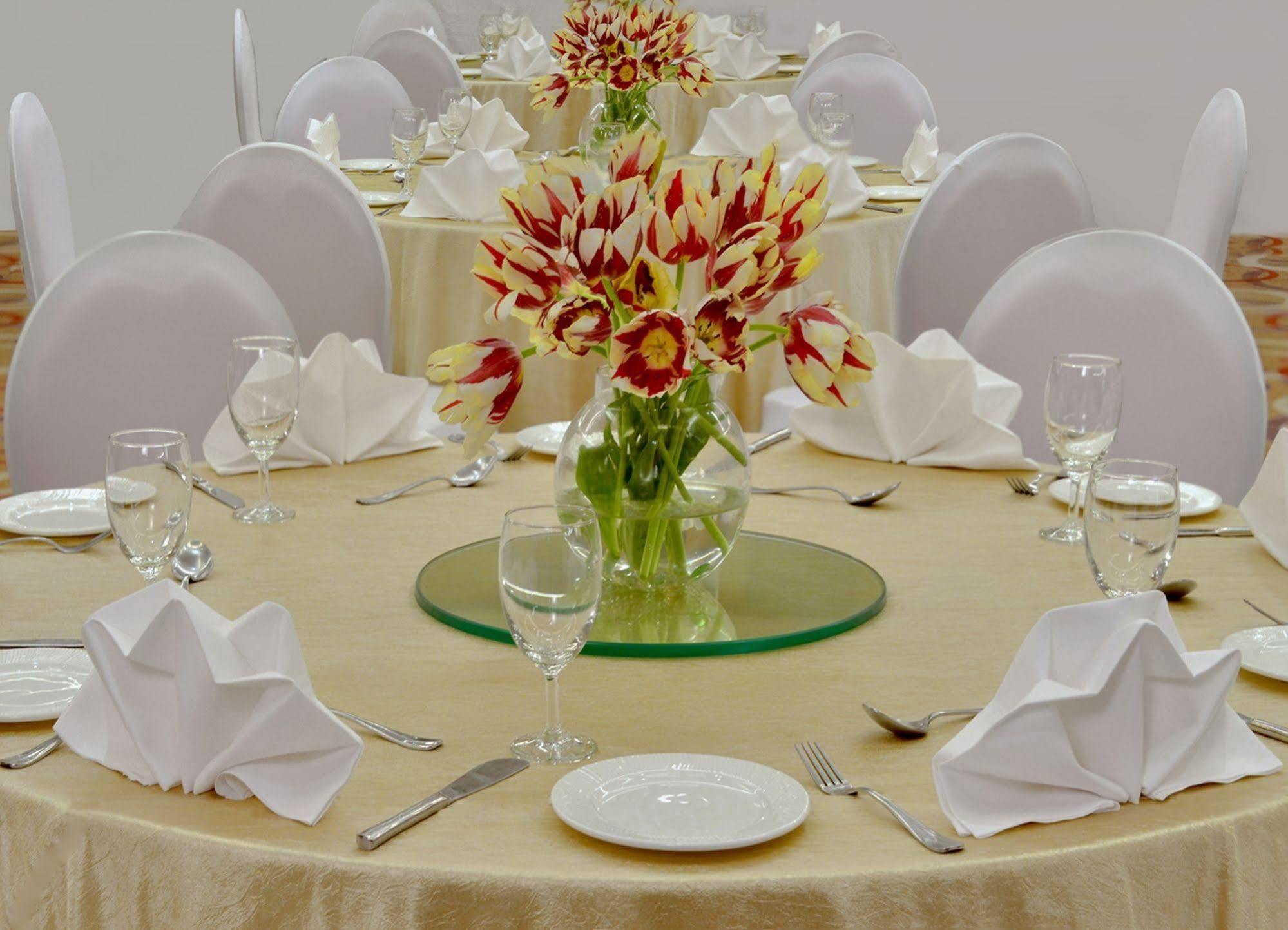 Golden Tulip Srinagar Hotel Екстериор снимка