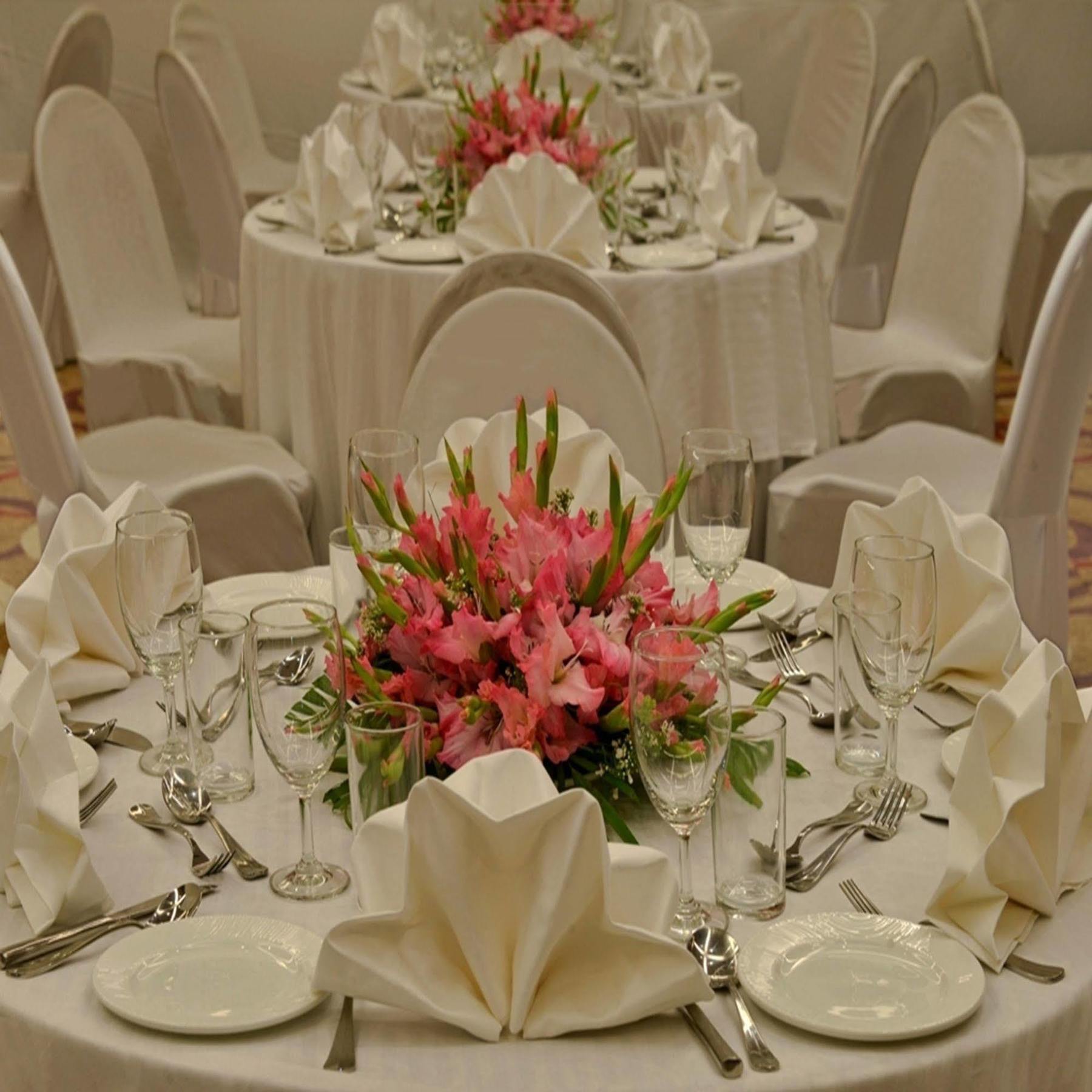 Golden Tulip Srinagar Hotel Екстериор снимка